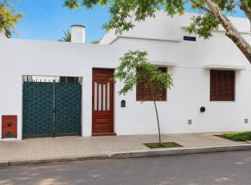 Casa · 95m² · 3 Ambientes · Casa Antigua 3 Ambientes Entrada Para Auto Cochera Lote Propio Macrocentro