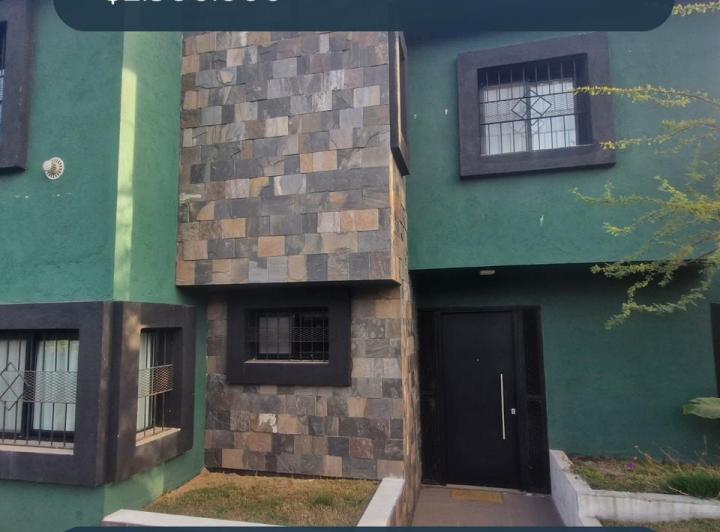 Casa · 180m² · 3 Dormitorios · 2 Cocheras