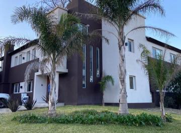 Casa de 7 ambientes, Berazategui · Venta | Casa | Abril Club de Campo | Hudson