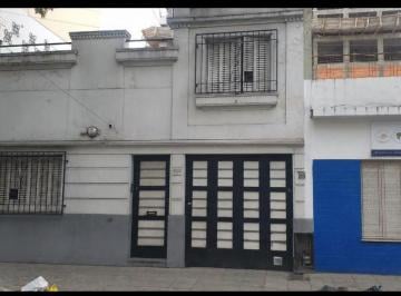 Casa de 5 ambientes, Lanús · Alquiler en Casa Zona Comercial