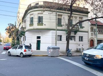 Local comercial de 3 ambientes, La Boca · Venta/alquiler Local Comercial en Esquina 230 m² en La Boca