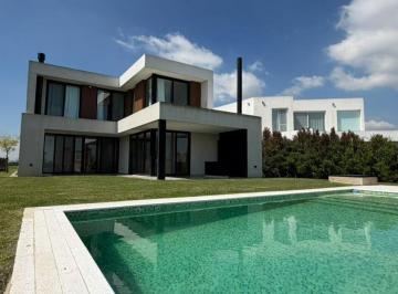 Casa · 220m² · 6 Ambientes · 2 Cocheras · Casa en Alquiler Al Lago Barrio Costas Puertos