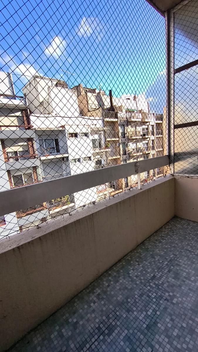 Depto 1 amb, 30m² con balcón saliente — Terminal Vieja