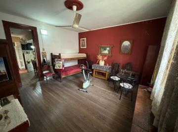 Casa · 211m² · 4 Ambientes · Casa Al Frente Dos Dorm. en Pichincha a La Venta