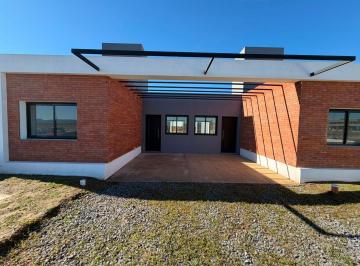 Casa · 65m² · 3 Ambientes · 1 Cochera · Vendo Duplex Dos Dorm.