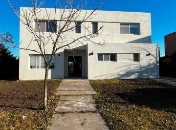 Casa de 8 ambientes, Tigre · Casa en Alquiler, San Rafael, Villa Nueva, Tigre