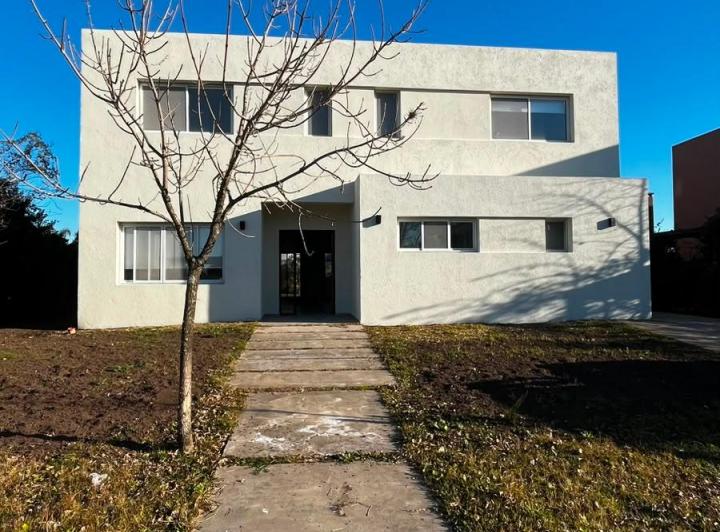 Casa · 307m² · 8 Ambientes