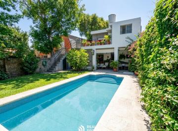 Casa · 200m² · 7 Ambientes · 3 Cocheras · Venta Casa Hurlingam 2 Plantas con Pileta y 3 Cocheras