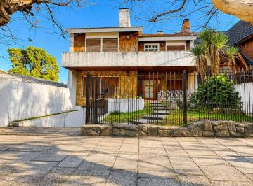 Casa · 370m² · 4 Ambientes · 1 Cochera · Venta Casa 4 Ambientes en Moron