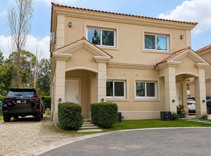 Casa · 80m² · 3 Ambientes · 2 Cocheras