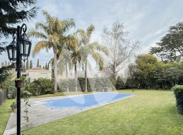 Casa · 700m² · 8 Ambientes · 2 Cocheras · Casa 5 5 Dorm. con Piscina y Parque