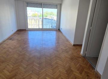 Departamento de 3 ambientes, Parque Chacabuco · Muy Buen Dpto 3 Amb con Cocina y Lavadero Separados