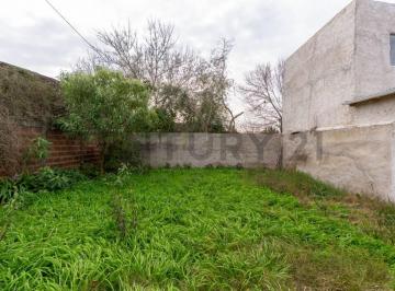 Casa · 200m² · Casa en Venta en La Plata con Dos Departamentos