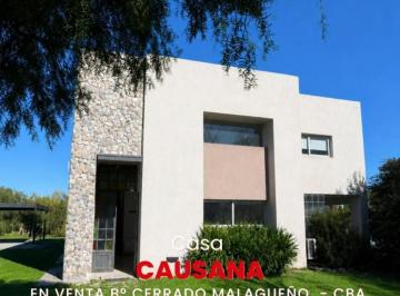 Casa · 227m² · 4 Ambientes · 2 Cocheras · Venta, Casa de Categoría en Malagueño,3 Dorm. + Pileta