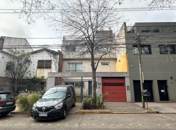 Casa · 257m² · 5 Ambientes · 2 Cocheras · Excelente Casa a La Venta en Vicente Lopez con Jardin y Cochera.