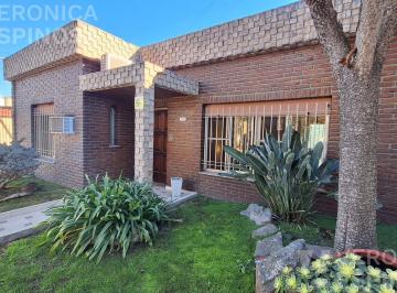 Casa · 96m² · 3 Ambientes · 1 Cochera · Casa Moron Venta Dos Dorm. Apto Credito