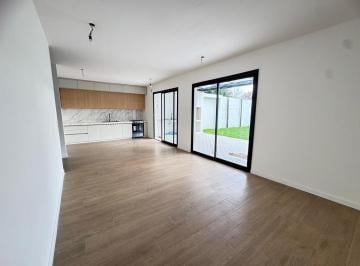Casa · 170m² · 4 Ambientes · 1 Cochera · Venta Casa 4 Amb Parque y Cochera - Ituzaingó