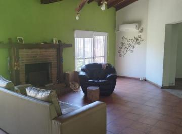 Casa · 211m² · 5 Ambientes · Casa en Venta en Zarate