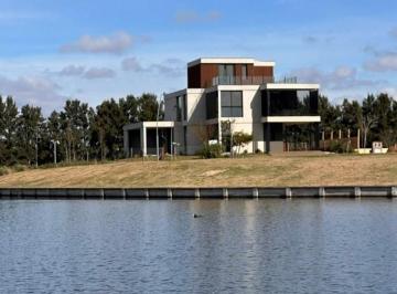 Casa · 346m² · 5 Ambientes · 1 Cochera · Casa en Alquiler en Los Puentes, Nordelta, Tigre
