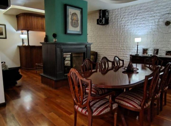 Casa · 300m² · 5 Ambientes · 2 Cocheras