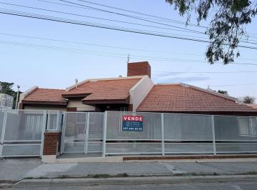 Casa · 158m² · 4 Ambientes · 3 Cocheras · Casa en Venta Km 3 - Terreno de Calle a Calle