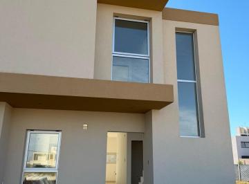 Casa · 114m² · 5 Ambientes · Casa - Docta Av
