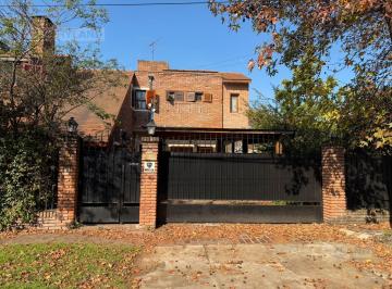 Casa · 330m² · 4 Dormitorios · 2 Cocheras · Casa en Venta en La Merced - San Isidro