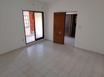 Casa · 90m² · 3 Ambientes · 1 Cochera · Casa 2 Dorm. en Venta La Plata + Patio