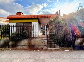 Casa · 182m² · 6 Ambientes · 4 Cocheras · Casa en Venta 6 Ambientes en Francisco Álvarez
