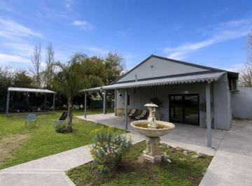 Quinta vacacional · 184m² · 3 Dormitorios · Casa Quinta Doering 1215