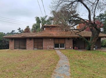 Quinta vacacional · 186m² · 4 Ambientes · 5 Cocheras · Sobre Saraví, a m de Ex Ruta 8