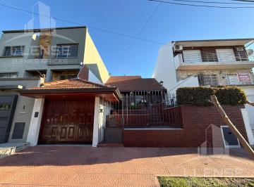 Casa · 180m² · 6 Ambientes · Casa en Venta de 6 Ambientes con Cochera Doble - Apto Credito - Quilmes Centro