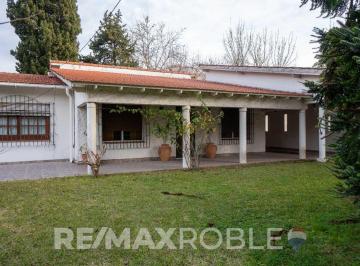 Casa · 140m² · 5 Ambientes · 3 Cocheras · Casa en Venta en Gonnet