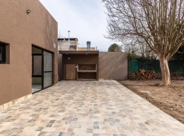 Casa · 75m² · 3 Ambientes · 2 Cocheras · Venta - Casa Dos Dorm. con Patio Todos Los Servicios - Los Solares, Funes
