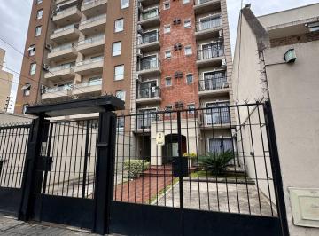 Departamento de 2 ambientes, Morón · En Alquiler - Departamento Semipiso 2 Ambientes con Balcon Al Frente - Haedo Centro