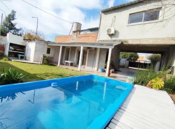 Casa · 175m² · 5 Ambientes · 2 Cocheras · Casa Multifamiliar en Venta en Benavidez Tigre con Piscina Parrilla y Galeria