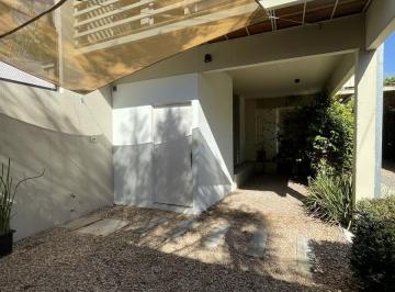 Casa · 58m² · 3 Ambientes · 1 Cochera · Excelente Tríplex en Venta. Olivos.