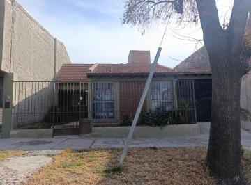 Casa · 110m² · 3 Ambientes · 2 Cocheras · Cocucci Inmobiliaria Vende Casa en Godoy Cruz