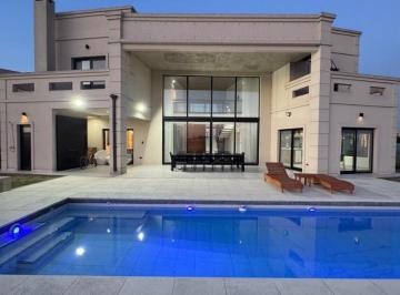 Casa · 245m² · 5 Ambientes · 3 Cocheras · Venta Casa en Cantón Golf - Escobar