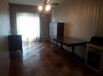 Departamento de 3 ambientes, Flores · Tres Ambientes Al Frente con Balcón en Buena Zona Comercial de Flores