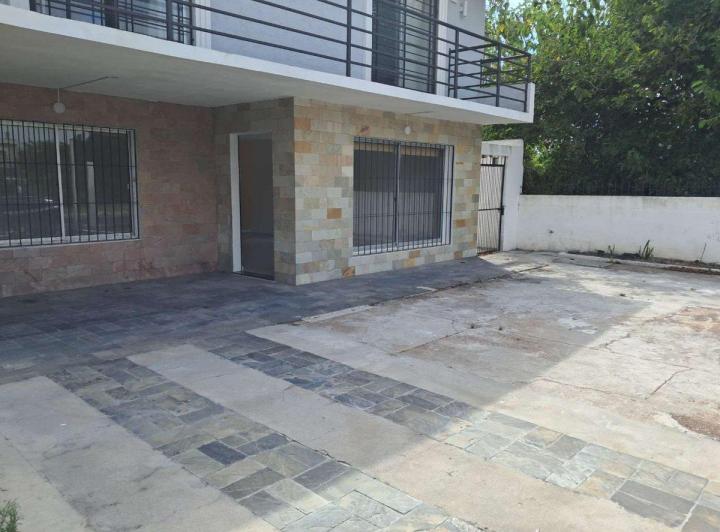 Casa · 88m² · 2 Ambientes · 3 Cocheras