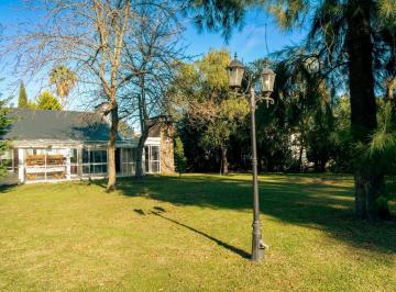 Casa · 230m² · 7 Ambientes · 3 Cocheras · Casa en Chascomus
