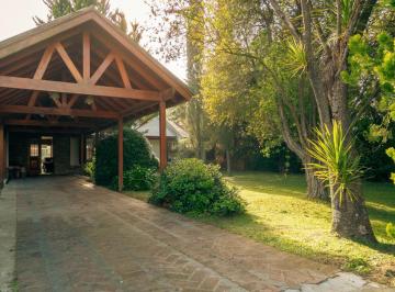 Casa · 230m² · 7 Ambientes · 3 Cocheras · Casa en Venta Golf Country Chascomús