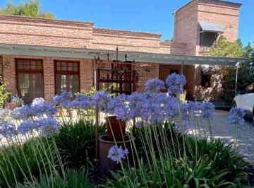 Casa · 240m² · 5 Ambientes · 1 Cochera · Casa en Venta Chacras de La Cruz, Exaltacion