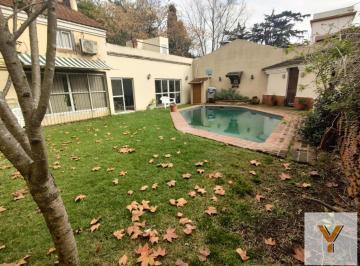 Casa · 175m² · 5 Ambientes · Casa en Venta - 3 Dorm. 2 Baños - 344 m - Malvinas Argentinas