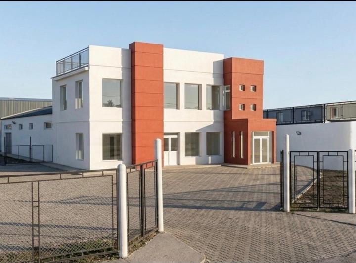 Local comercial · 504m² · 6 Ambientes · 20 Cocheras