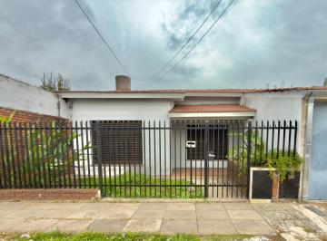 PH · 90m² · 3 Ambientes · 1 Cochera · Casa Tipo PH en Venta 3 Ambientes Ramos Mejía Norte