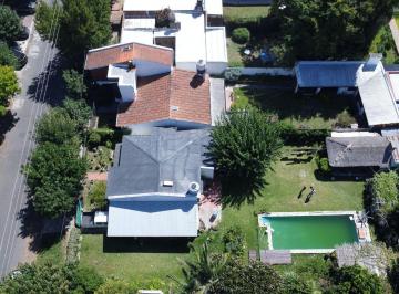 Casa · 115m² · 3 Ambientes · 2 Cocheras · Casa en Gonnet Sobre Lote de 800 m²