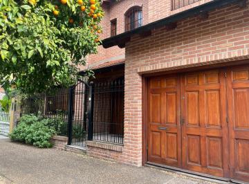Casa · 180m² · 6 Ambientes · 1 Cochera · Casa Venta en El Centro de Martinez