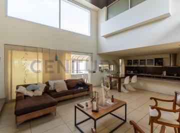 Casa · 180m² · 6 Ambientes · 2 Cocheras · Casa en Venta en La Plata